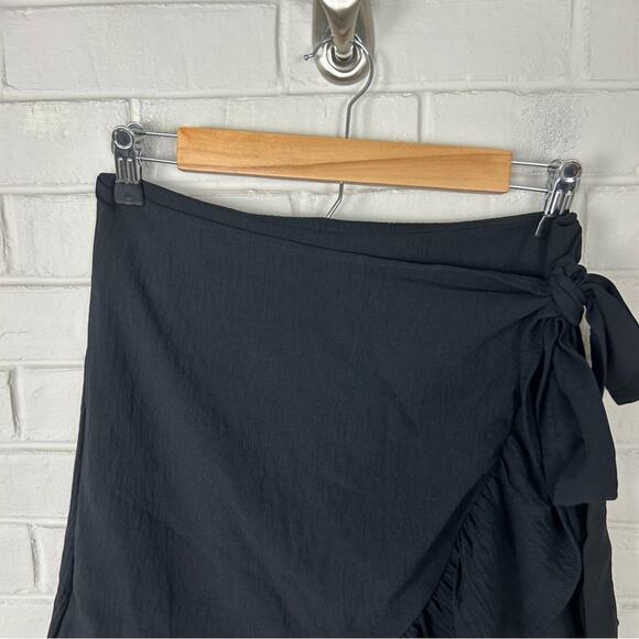 Pink Lily Classic Black Faux Wrap Ruffle Skirt Size M - Picture 4 of 10